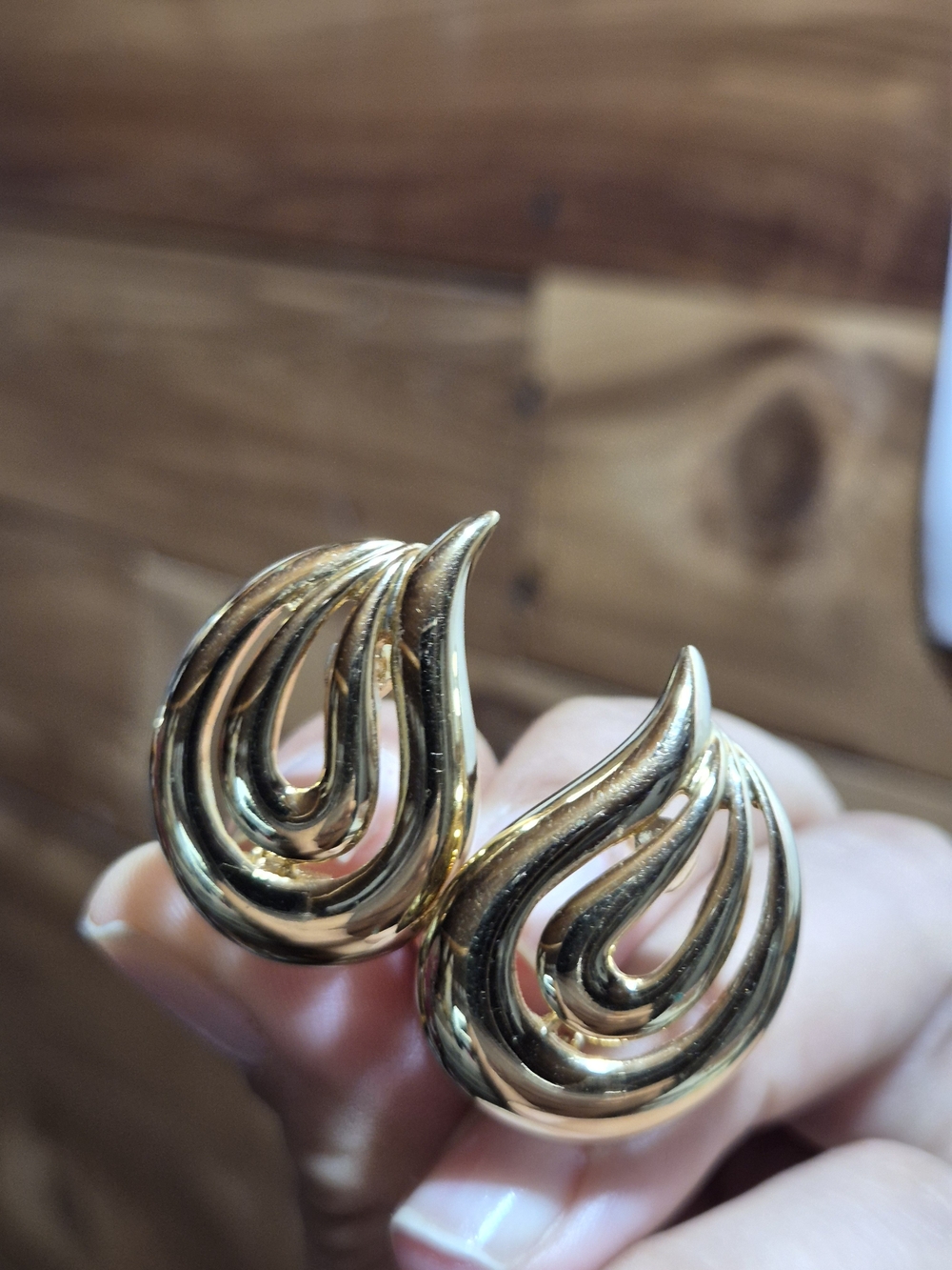 Vintage Kramentz Gold Teardrop Swirl Clip-On Earrings
